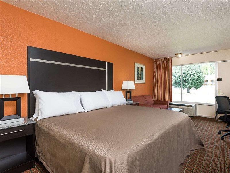 Ramada By Wyndham Lumberton Hotel Buitenkant foto