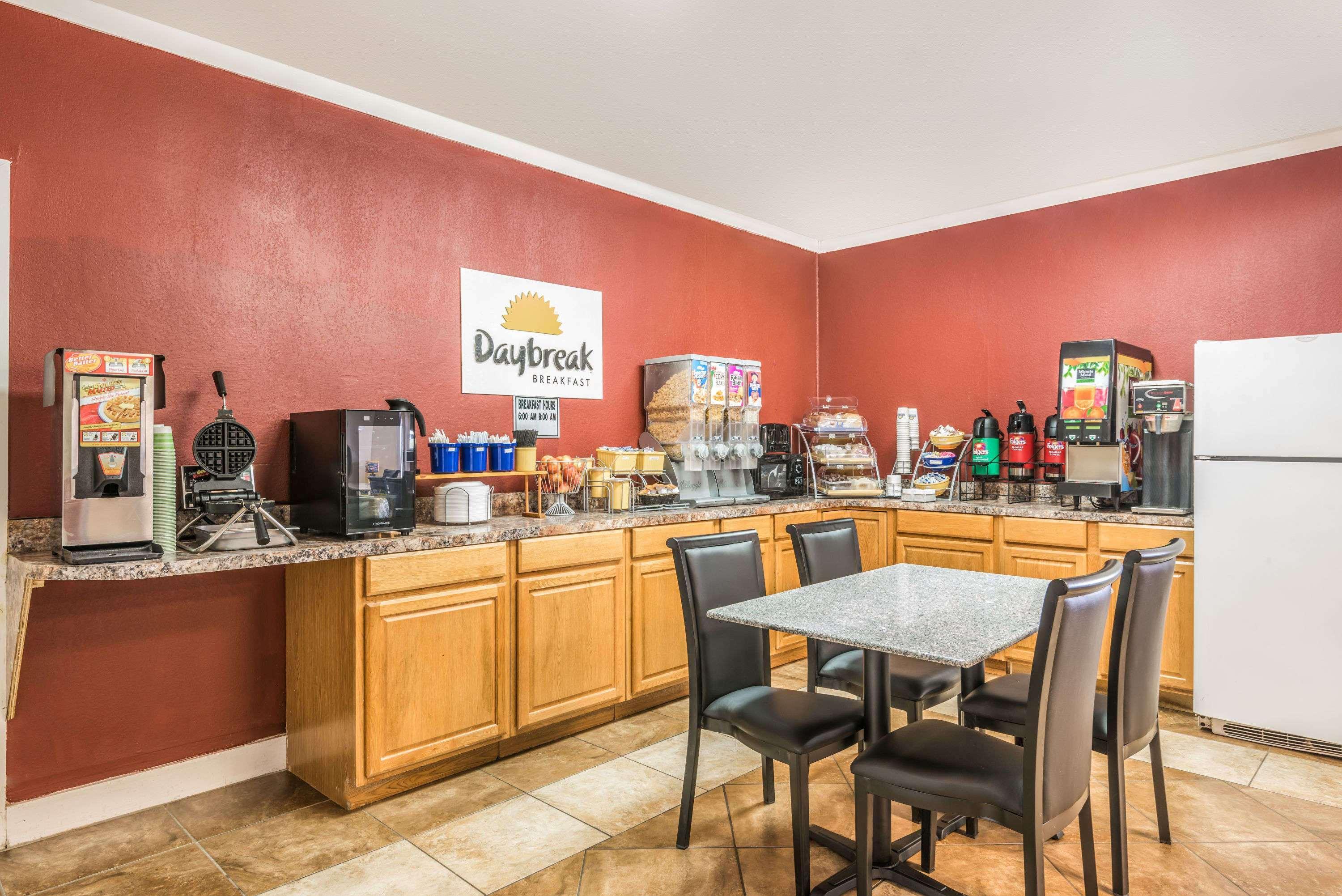 Ramada By Wyndham Lumberton Hotel Buitenkant foto