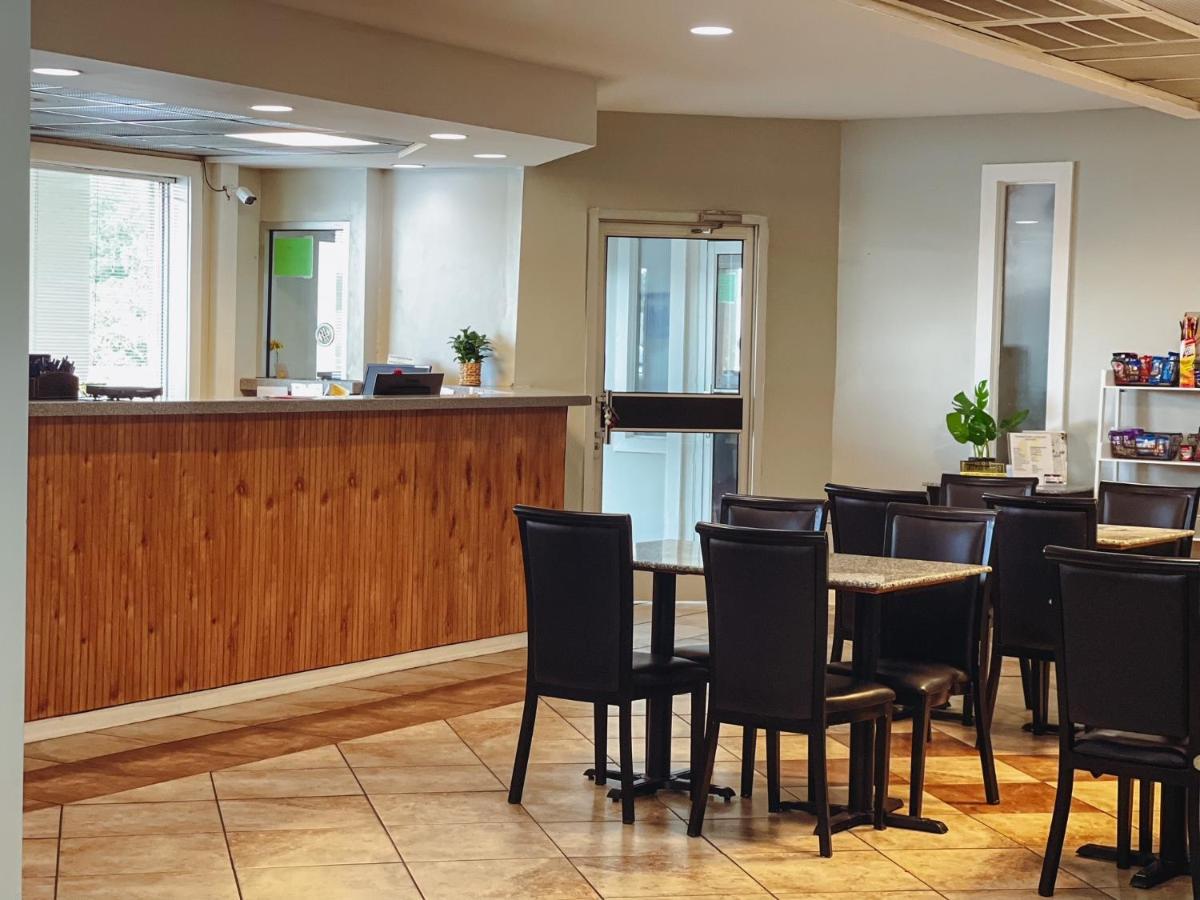 Ramada By Wyndham Lumberton Hotel Buitenkant foto