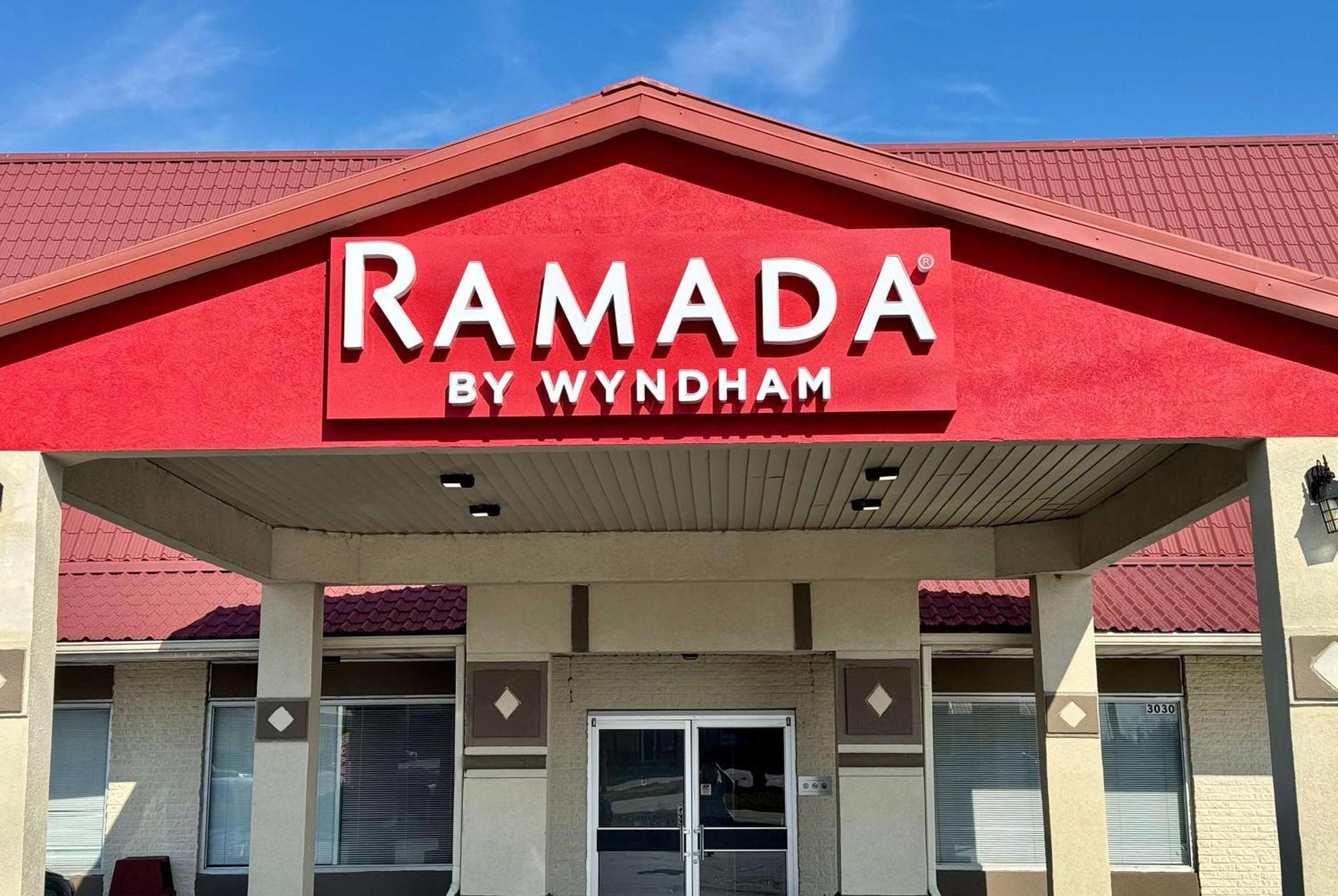 Ramada By Wyndham Lumberton Hotel Buitenkant foto